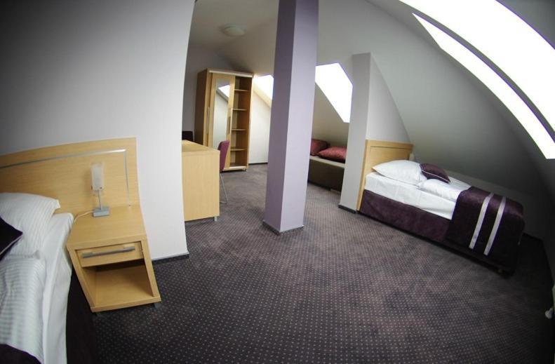 Hotel Pod Zlota Korona Opole Oda fotoğraf