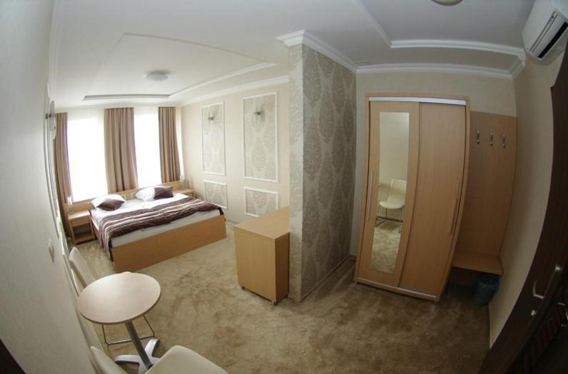 Hotel Pod Zlota Korona Opole Oda fotoğraf