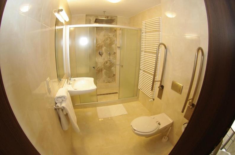 Hotel Pod Zlota Korona Opole Oda fotoğraf